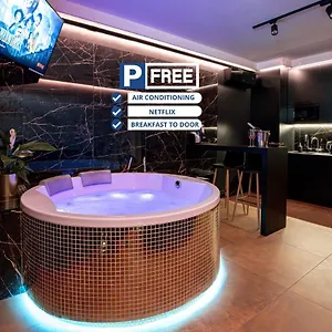 Jacuzzi Glass-house Station דירה קרקוב